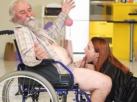 Чудесное излечение деда с помощью киски девушки его внука