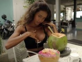 Один день из жизни юной индонезийской крошки