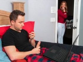 Крепкий молодой член для мачехи